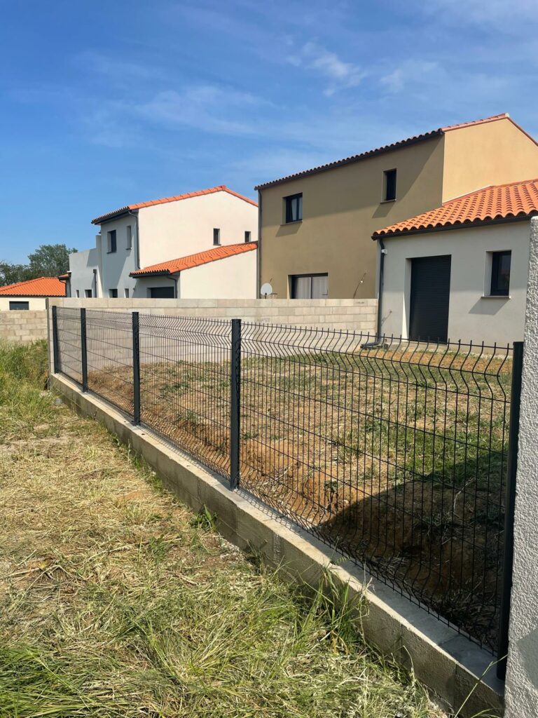 Pose de grillage rigide